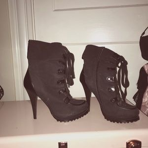 unworn size 8 1/2 heeled boots